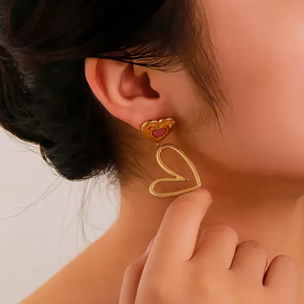 Gold_Dangling_Heart_Earrings_For_Women